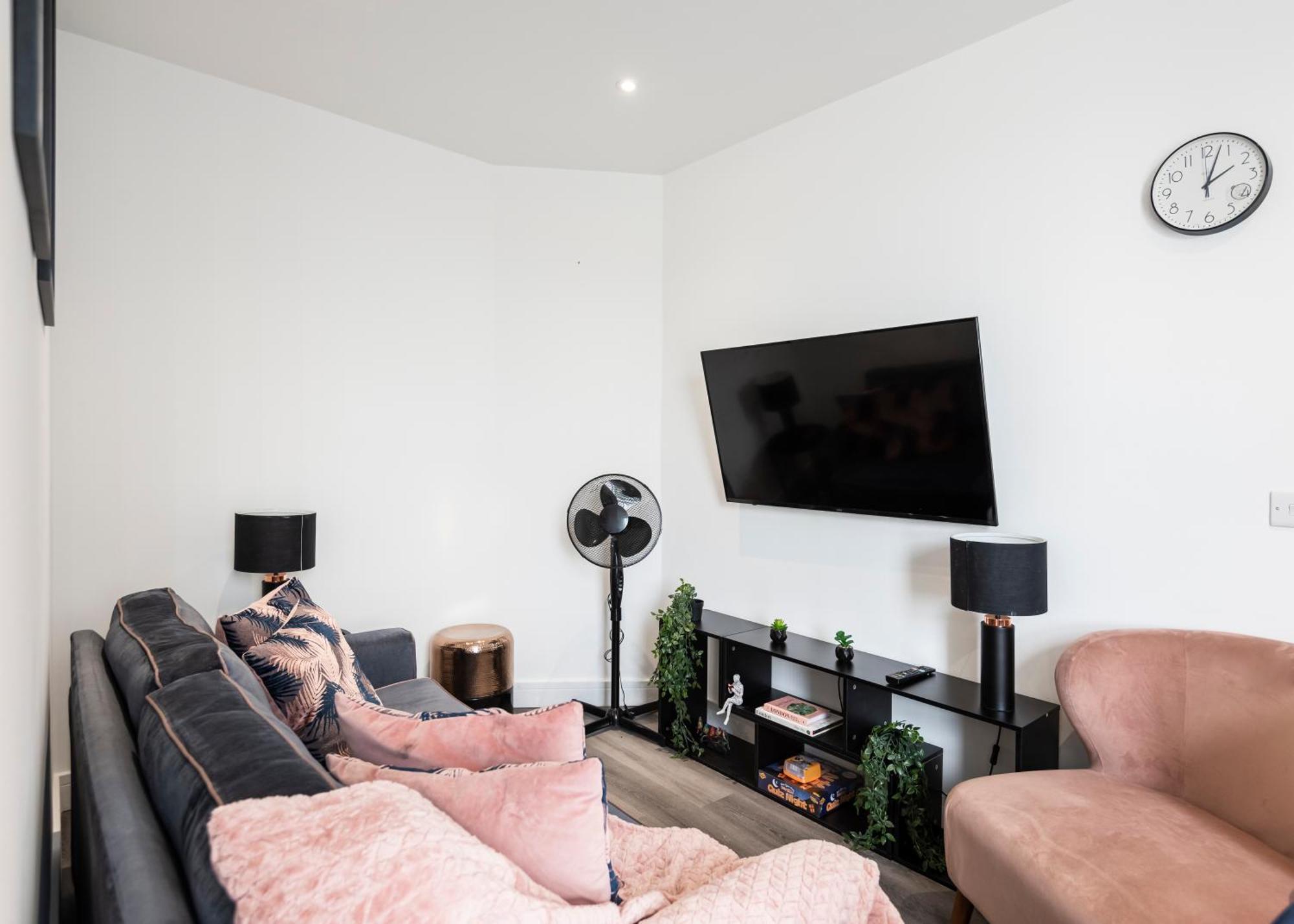 Cozy Vibes Refined 2Br Flat Apartment Bury  Exterior photo