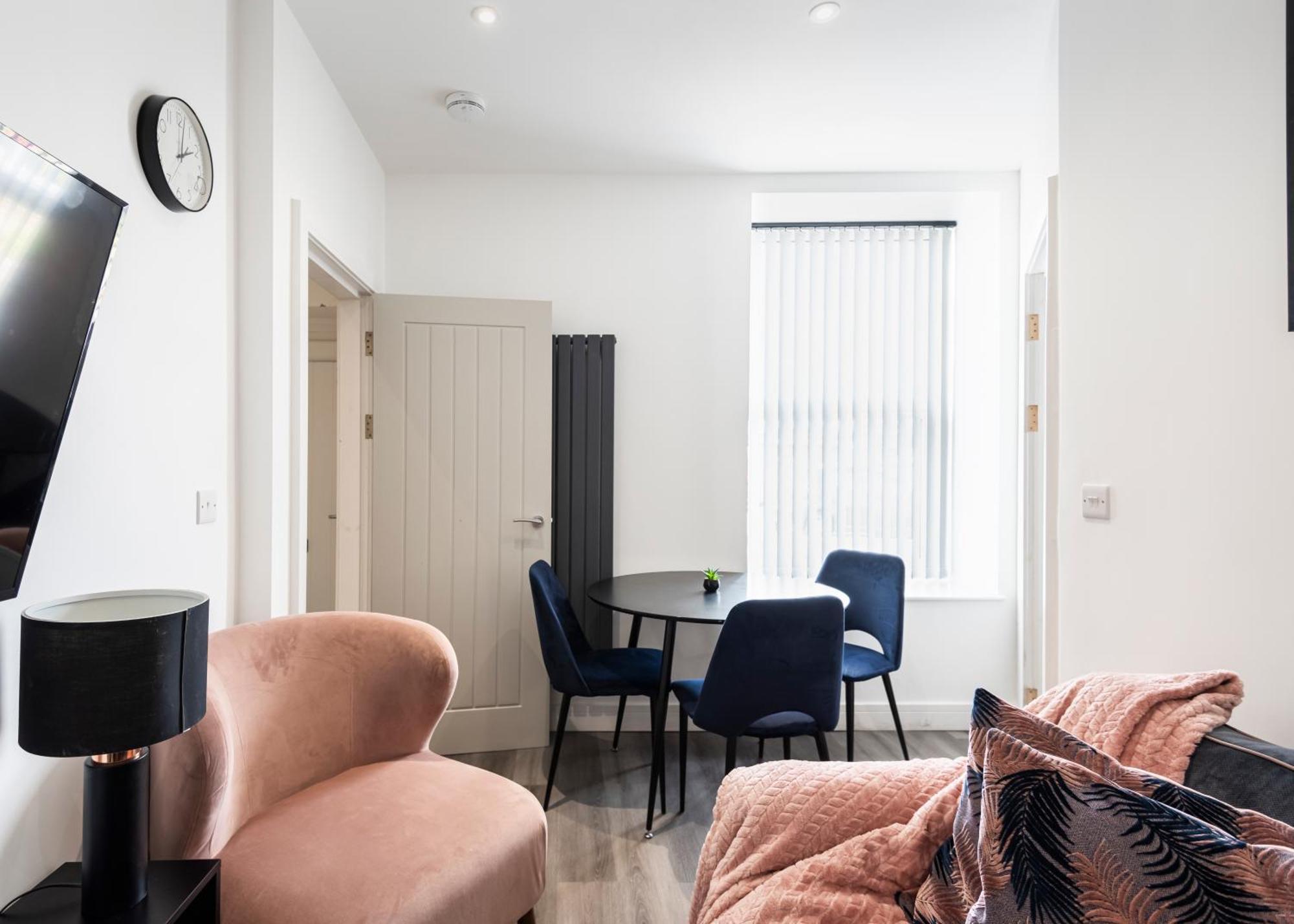 Cozy Vibes Refined 2Br Flat Apartment Bury  Exterior photo