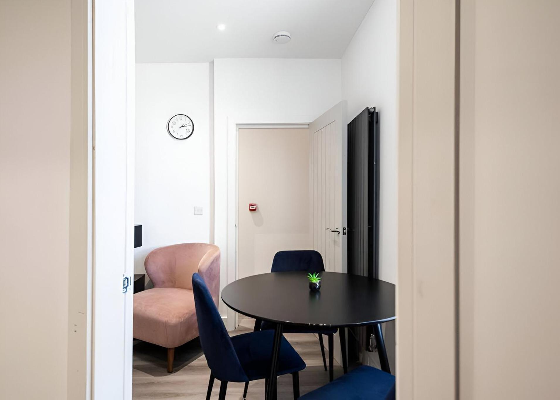 Cozy Vibes Refined 2Br Flat Apartment Bury  Exterior photo
